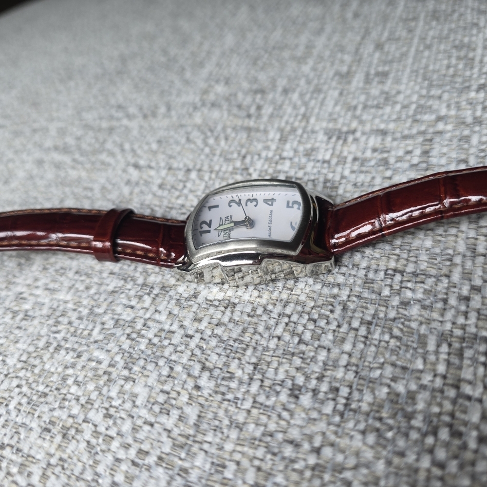 Invicta Special Edition Leather Strap Watch - Picture 5 of 8